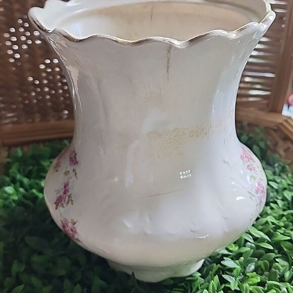 Vintage Floral Vase With Scalloped Gold Tone Rim Coquette - Picture 4 of 10